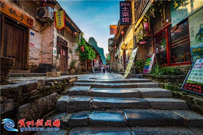 救援受困的小恐龙